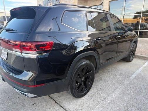 Deep Black Pearl Effect 2024 Volkswagen Atlas 2.0T SE w/Technology