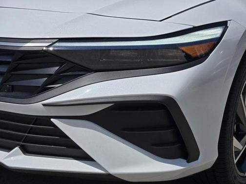 2025 Hyundai ELANTRA HEV SEL Sport