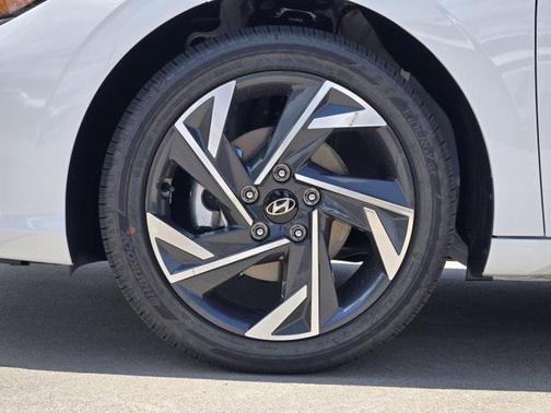 2025 Hyundai ELANTRA HEV SEL Sport