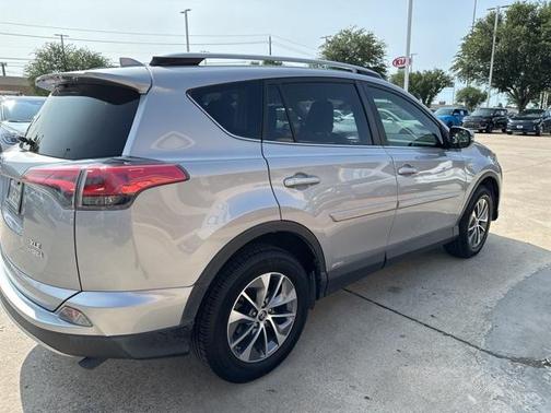 2017 Toyota RAV4 Hybrid XLE