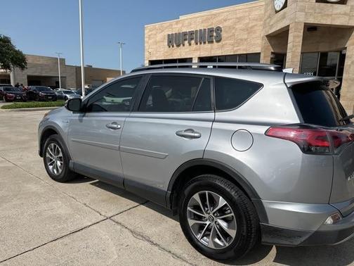 2017 Toyota RAV4 Hybrid XLE