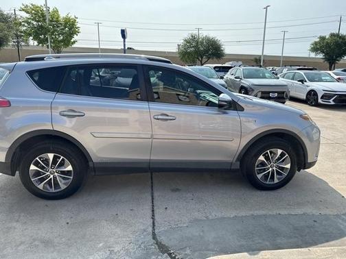 2017 Toyota RAV4 Hybrid XLE