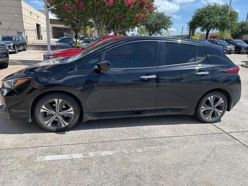 2022 Nissan Leaf SV