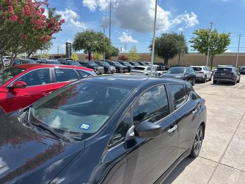 2022 Nissan Leaf SV