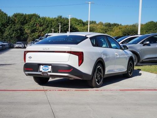 2025 Kia K4 EX