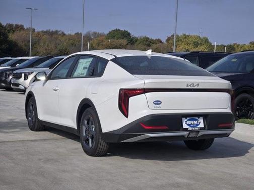 2025 Kia K4 LXS
