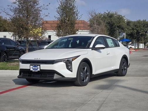 2025 Kia K4 LXS