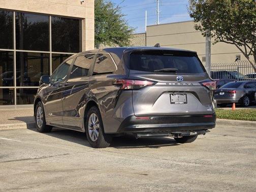 Predawn Gray Mica 2022 Toyota Sienna LE