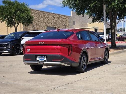 2025 Kia K4 LXS