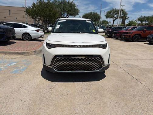Snow White Pearl 2024 Kia Soul EX