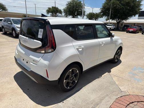 Snow White Pearl 2024 Kia Soul EX