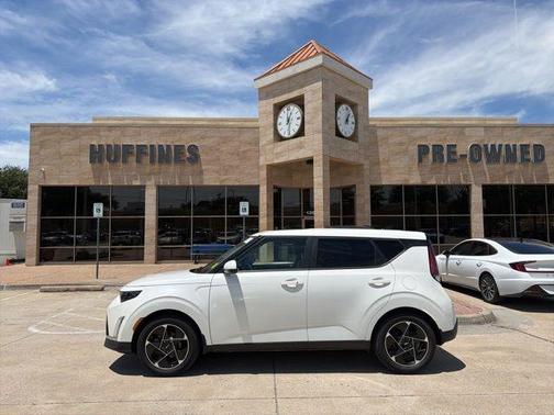 Snow White Pearl 2024 Kia Soul EX