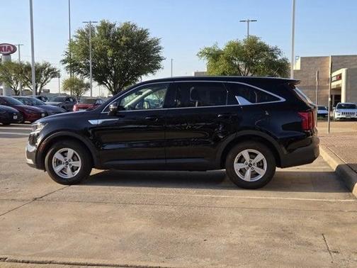 2022 Kia Sorento LX