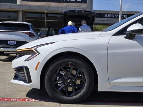 2025 Kia K5 LXS