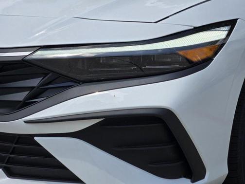 2025 Hyundai ELANTRA HEV SEL Sport