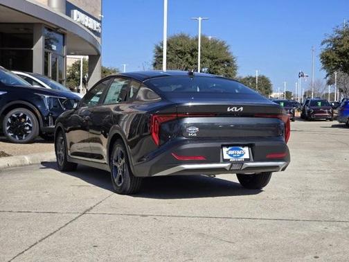 2025 Kia K4 LXS