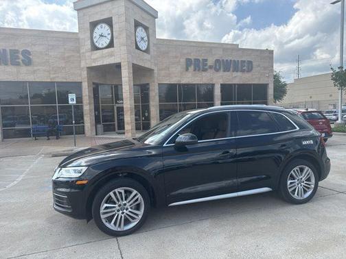 Mythos Black Metallic 2019 Audi Q5 2.0T Premium Plus