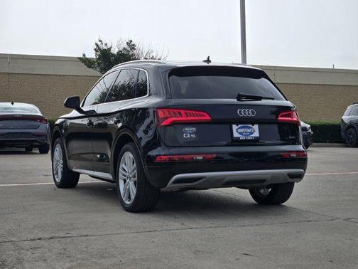 Mythos Black Metallic 2019 Audi Q5 2.0T Premium Plus