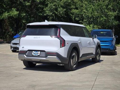 2026 Kia EV9 Light Long Range
