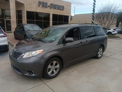 2017 Toyota Sienna LE