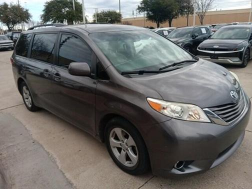 2017 Toyota Sienna LE