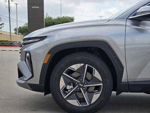 Shimmering Silver 2026 Hyundai TUCSON SEL Premium