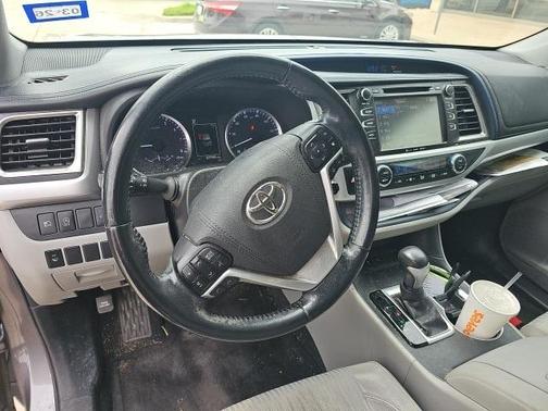 2017 Toyota Highlander LE