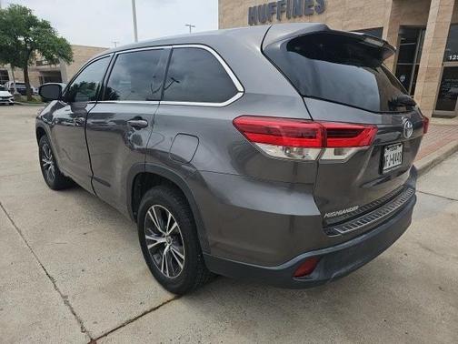 2017 Toyota Highlander LE