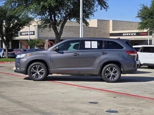 2017 Toyota Highlander LE