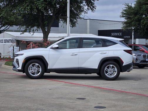 White Pearl 2025 Hyundai TUCSON SE