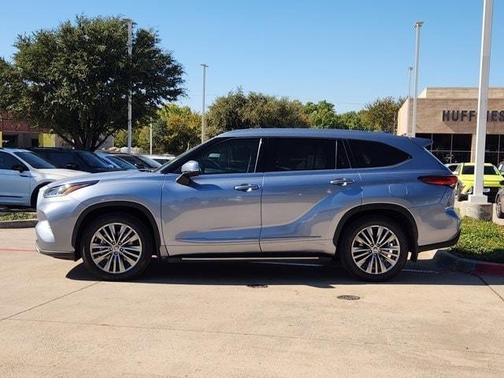 2023 Toyota Highlander Platinum