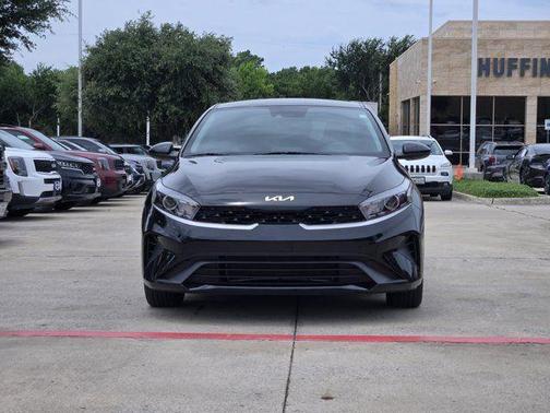 Aurora Black 2024 Kia Forte LXS