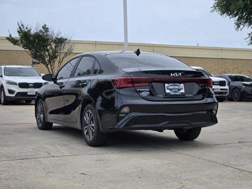 Aurora Black 2024 Kia Forte LXS