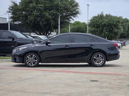 Aurora Black 2024 Kia Forte LXS