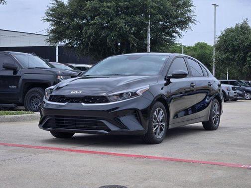 Aurora Black 2024 Kia Forte LXS