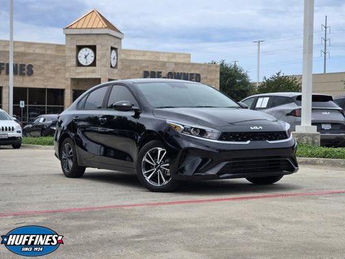 Aurora Black 2024 Kia Forte LXS