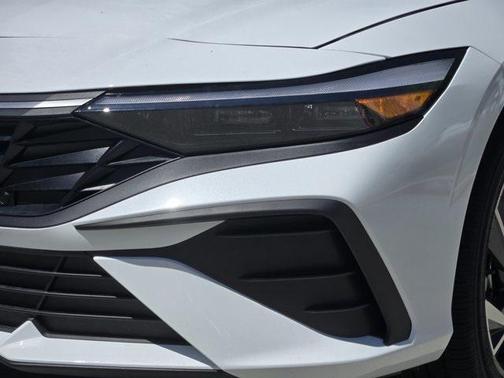2025 Hyundai ELANTRA HEV SEL Sport