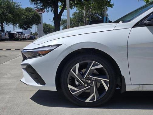 2025 Hyundai ELANTRA HEV SEL Sport