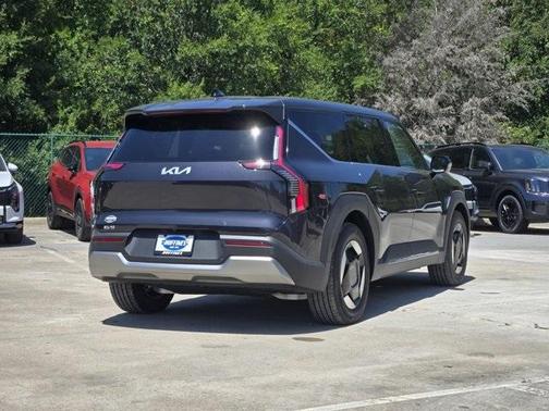 2026 Kia EV9 Light Short Range