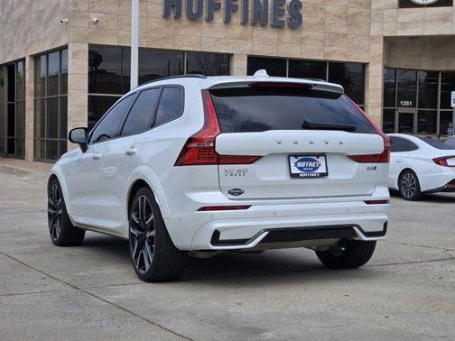 Crystal White Metallic 2024 Volvo XC60 B5 Ultimate Dark Theme