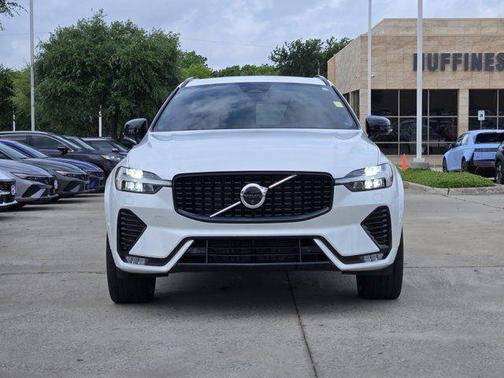 Crystal White Metallic 2024 Volvo XC60 B5 Ultimate Dark Theme
