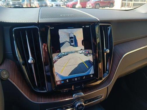 2024 Volvo XC60 B5 Ultimate Dark Theme