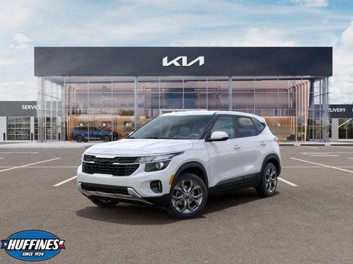 White Pearl 2026 Kia Seltos LX