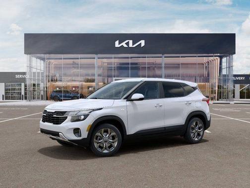 White Pearl 2026 Kia Seltos LX