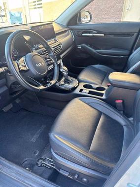 Clear White 2022 Kia Seltos SX