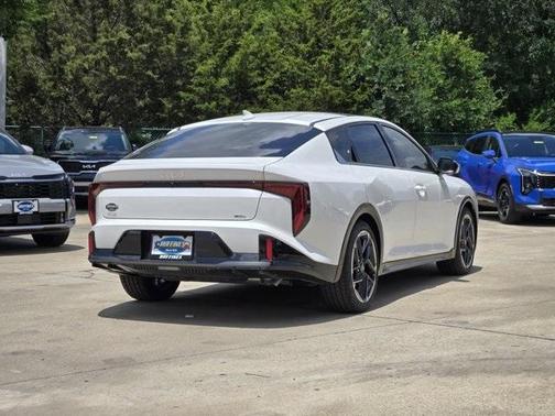 2025 Kia K4 GT-Line