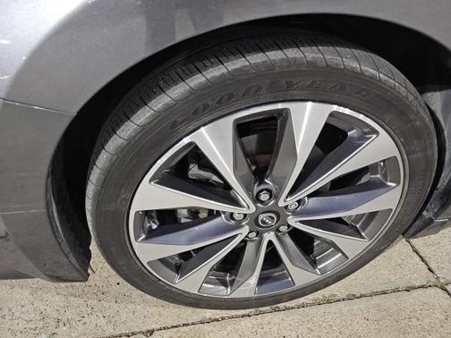 2023 Nissan Maxima Platinum