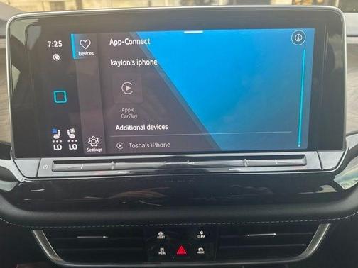 Pure White 2024 Volkswagen Atlas 2.0T SE w/Technology
