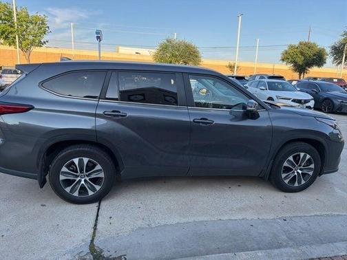 Magnetic Gray Metallic 2023 Toyota Highlander Hybrid XLE