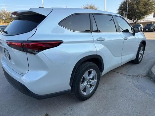 2023 Toyota Highlander LE